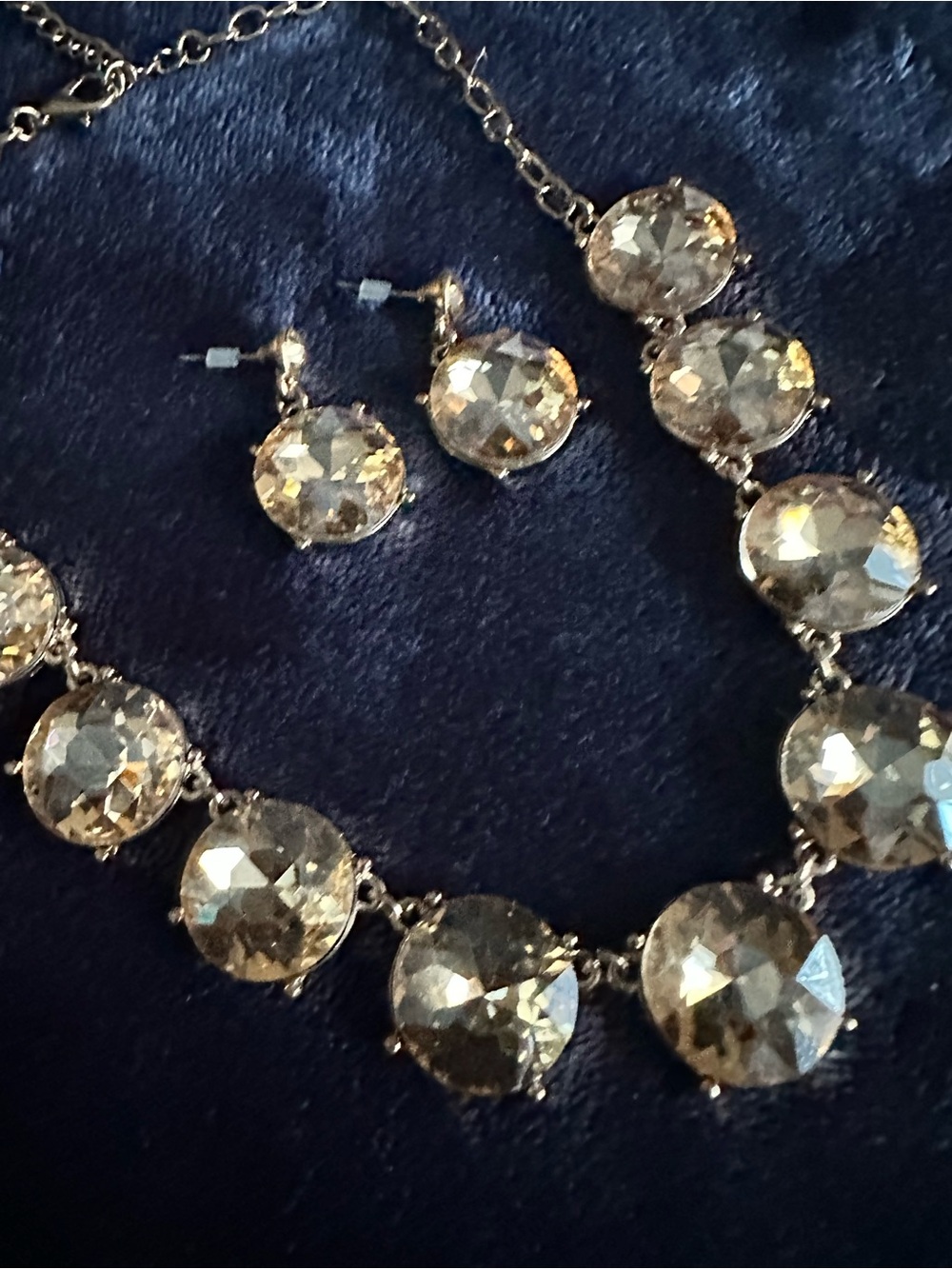 Stunning statement piece with big sparkle.  Matching earrings 🤍